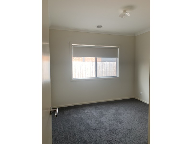 29 Fiorelli Boulevard, Cranbourne East VIC 3977