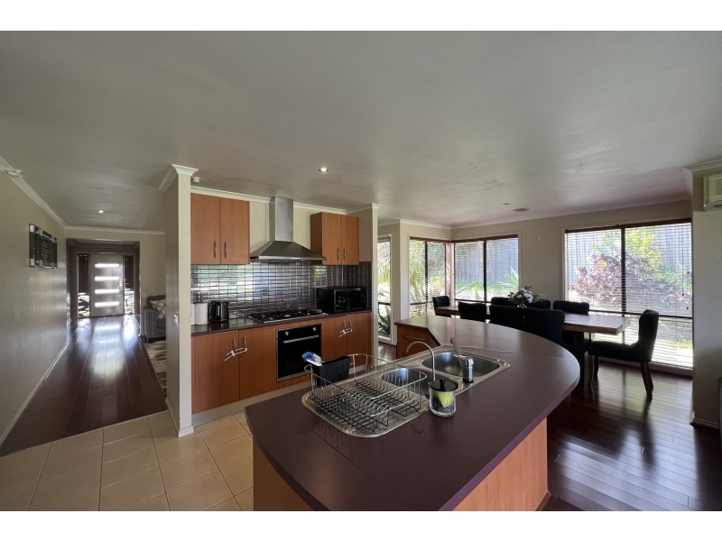 30 Olive Road, Lynbrook VIC 3975