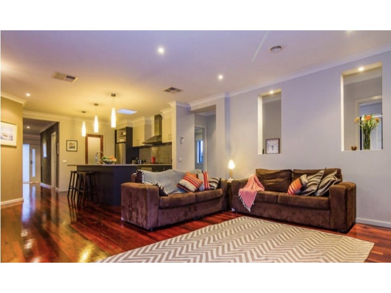 25 Henning Avenue, Lynbrook VIC 3975