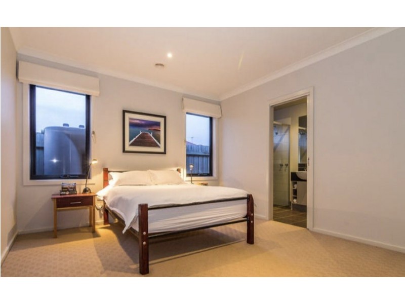 25 Henning Avenue, Lynbrook VIC 3975