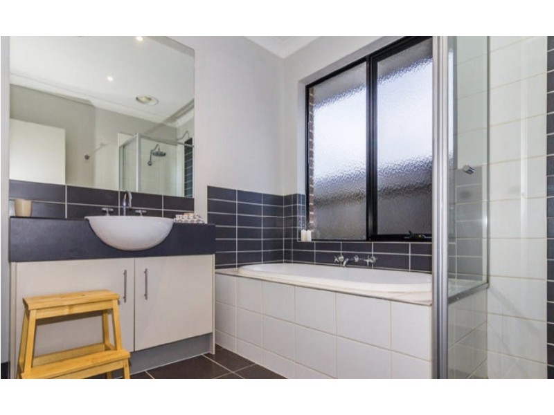 25 Henning Avenue, Lynbrook VIC 3975