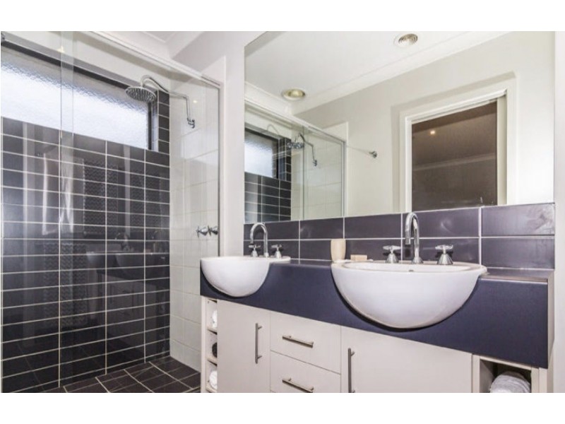 25 Henning Avenue, Lynbrook VIC 3975