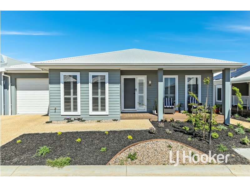 22 Terrestrial Road, Clyde North VIC 3978