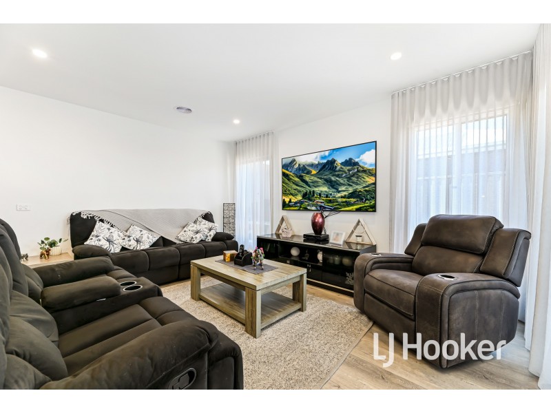 22 Terrestrial Road, Clyde North VIC 3978