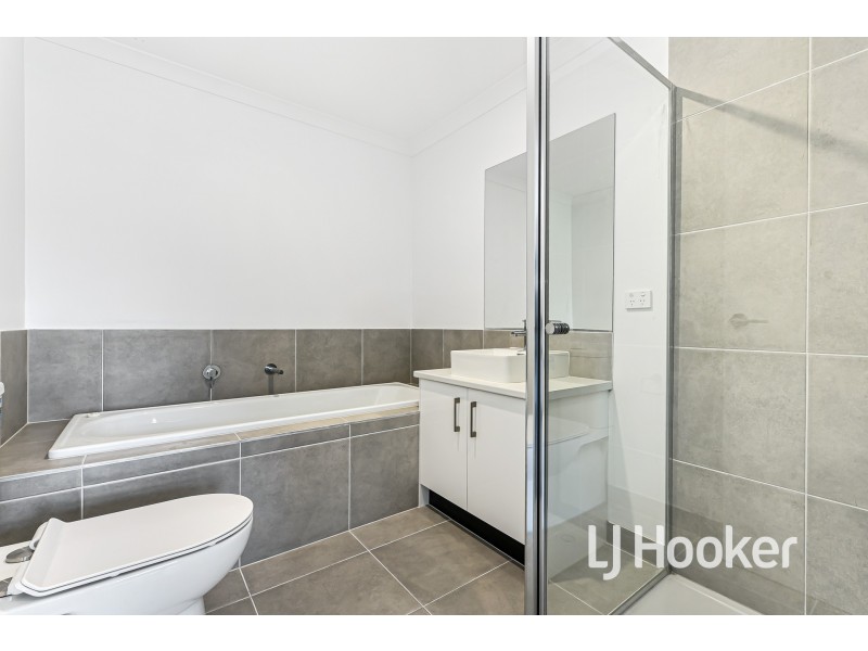 40 Merribrook Boulevard, Clyde VIC 3978