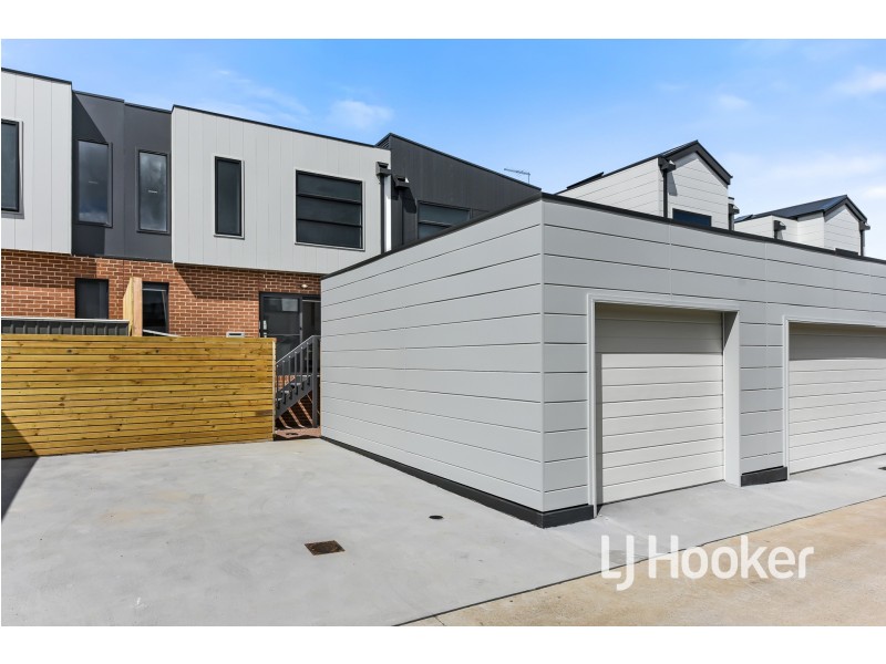 40 Merribrook Boulevard, Clyde VIC 3978