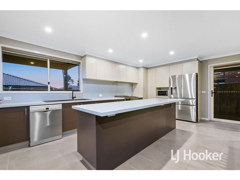 7 Ramel Way, Pakenham VIC 3810