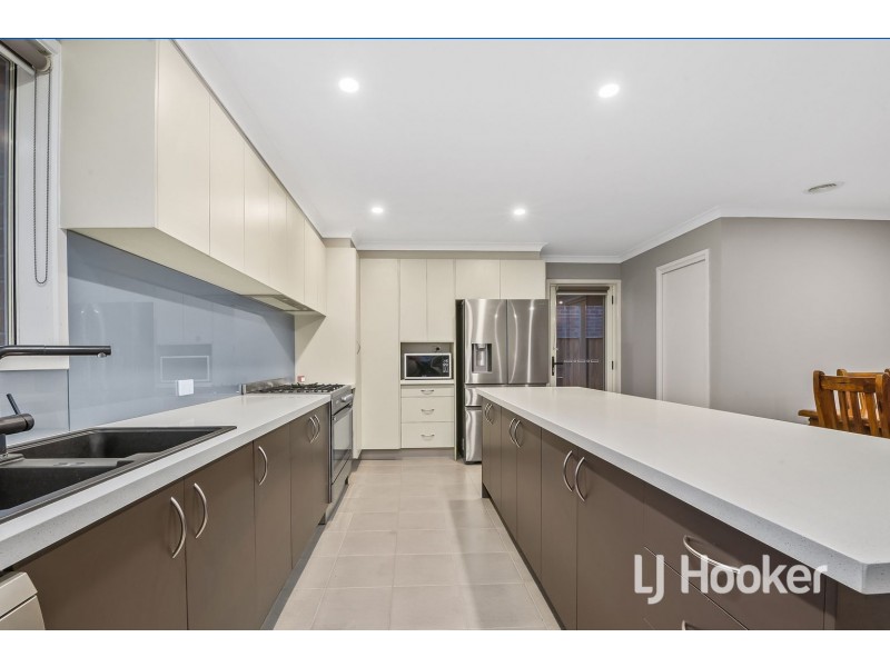 7 Ramel Way, Pakenham VIC 3810