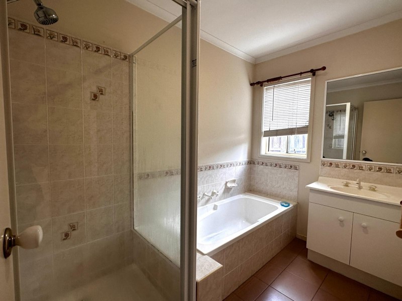 6 Greenlea Grove, Hampton Park VIC 3976