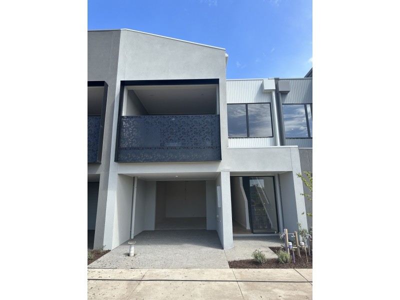 24 Depeche Way, Cranbourne South VIC 3977