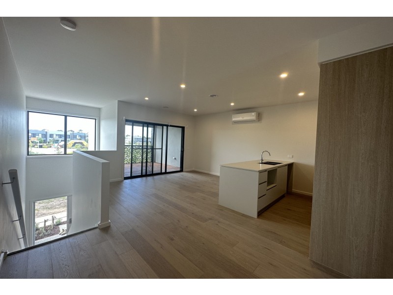 24 Depeche Way, Cranbourne South VIC 3977