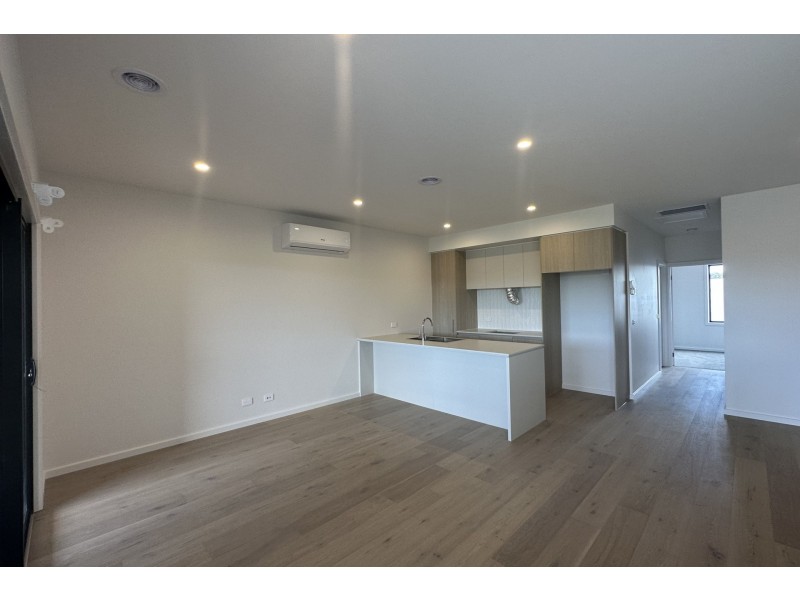 24 Depeche Way, Cranbourne South VIC 3977