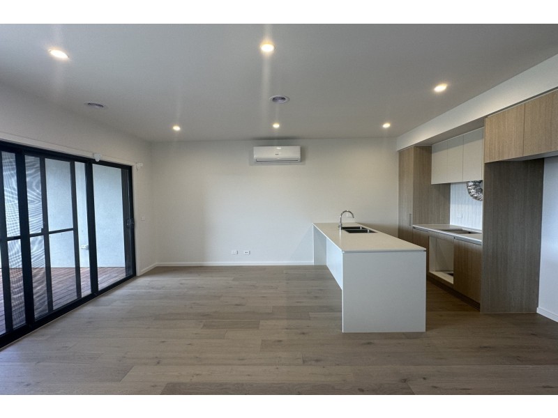 24 Depeche Way, Cranbourne South VIC 3977