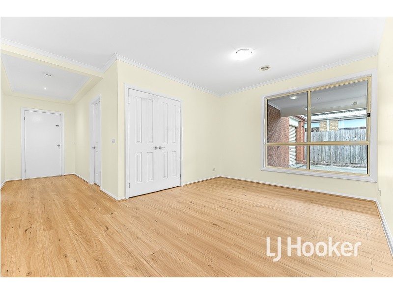 10 Baynton Crescent, Lynbrook VIC 3975