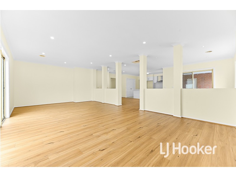 10 Baynton Crescent, Lynbrook VIC 3975