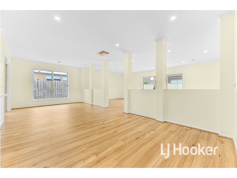 10 Baynton Crescent, Lynbrook VIC 3975