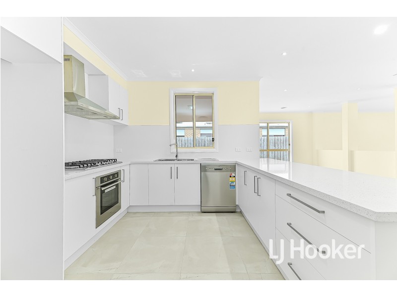 10 Baynton Crescent, Lynbrook VIC 3975