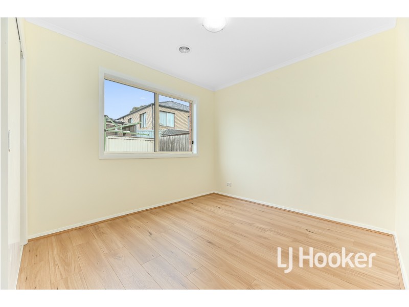 10 Baynton Crescent, Lynbrook VIC 3975