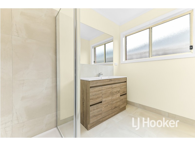 10 Baynton Crescent, Lynbrook VIC 3975