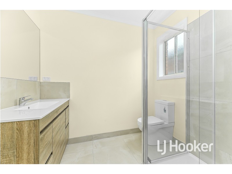 10 Baynton Crescent, Lynbrook VIC 3975