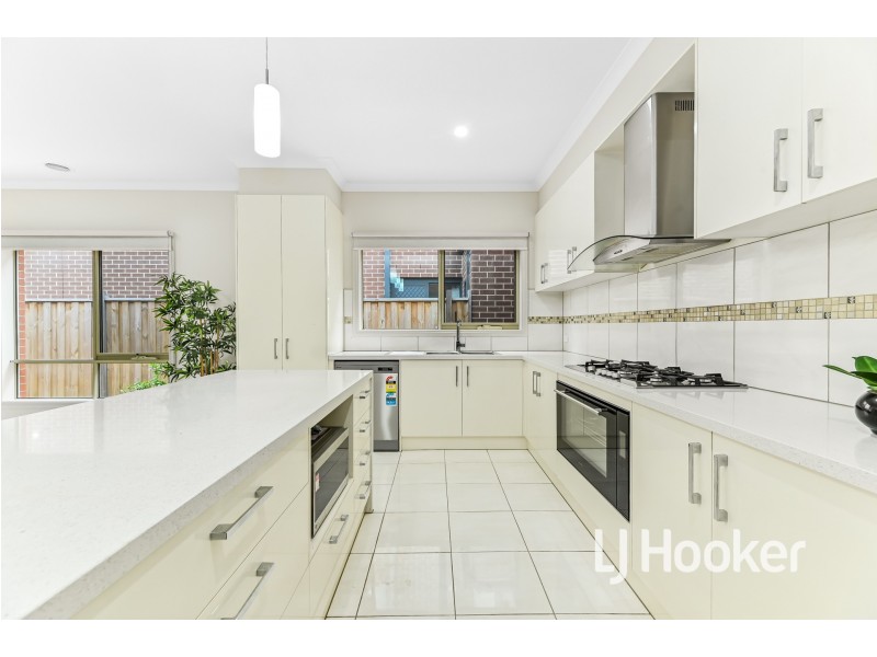 15 Ironwood Avenue, Cranbourne North VIC 3977