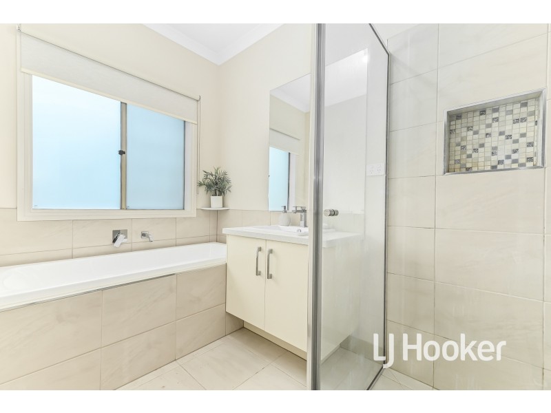 15 Ironwood Avenue, Cranbourne North VIC 3977