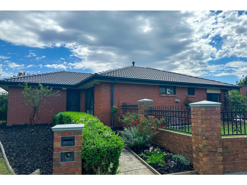 8 Ellindale Close, Hampton Park VIC 3976