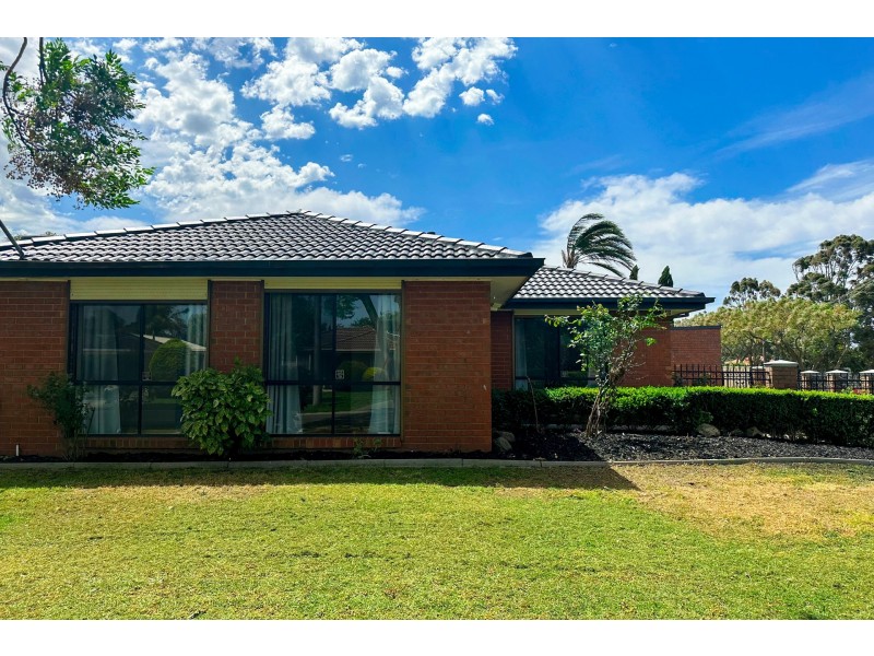 8 Ellindale Close, Hampton Park VIC 3976