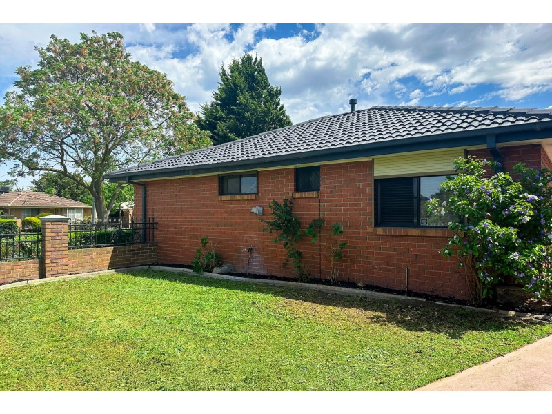 8 Ellindale Close, Hampton Park VIC 3976
