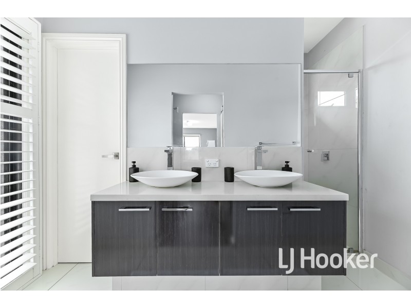 32 Lemongrove Way, Berwick VIC 3806