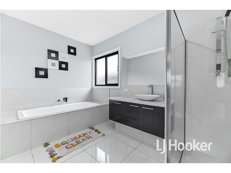 32 Lemongrove Way, Berwick VIC 3806