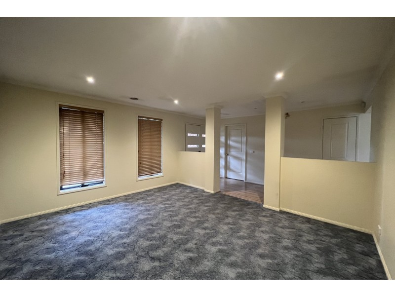 43 Golden Grove, Narre Warren VIC 3805