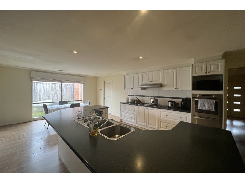 43 Golden Grove, Narre Warren VIC 3805