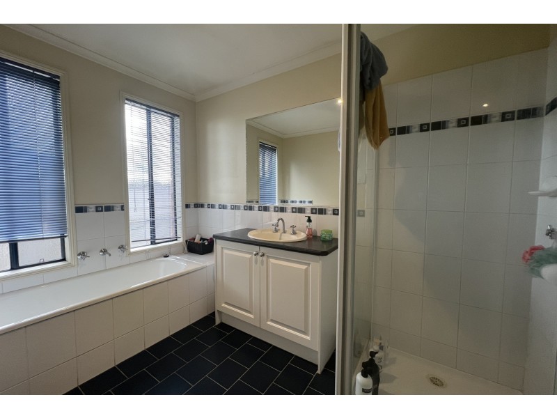 43 Golden Grove, Narre Warren VIC 3805