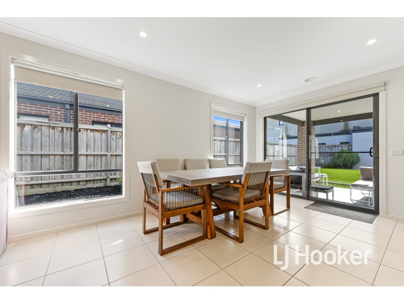 93 Parkhurst Drive, Cranbourne East VIC 3977