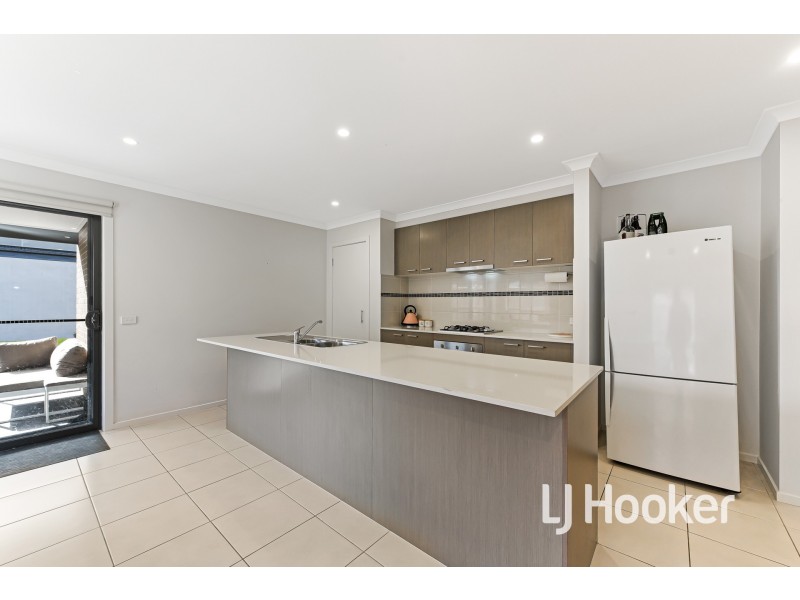 93 Parkhurst Drive, Cranbourne East VIC 3977