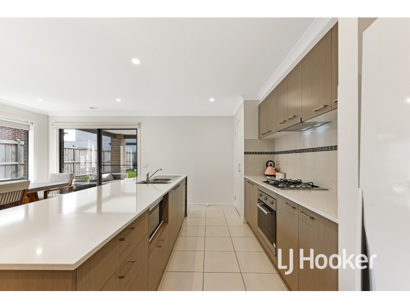 93 Parkhurst Drive, Cranbourne East VIC 3977