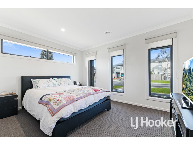 93 Parkhurst Drive, Cranbourne East VIC 3977