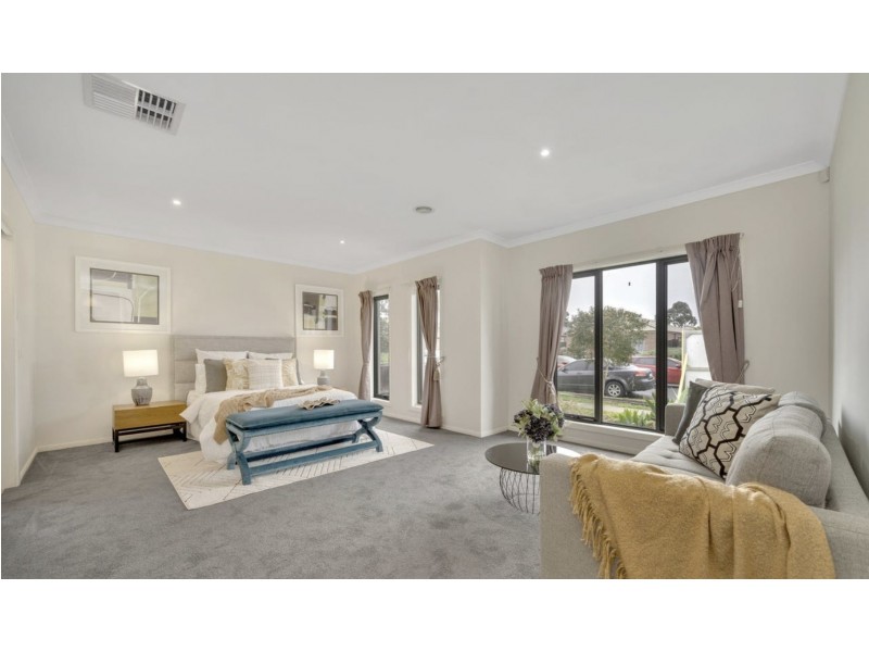 5 Rammer Way, Cranbourne East VIC 3977