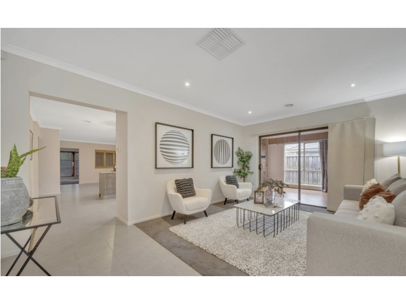 5 Rammer Way, Cranbourne East VIC 3977