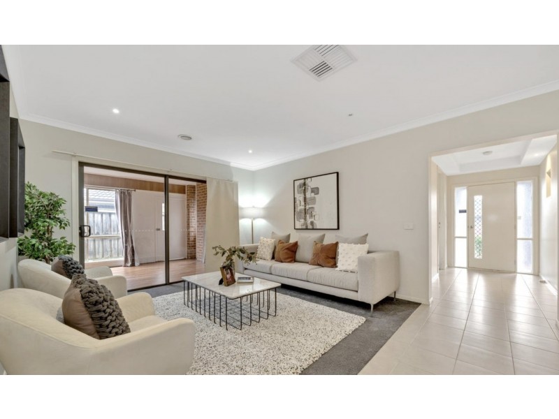 5 Rammer Way, Cranbourne East VIC 3977