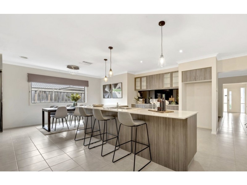 5 Rammer Way, Cranbourne East VIC 3977