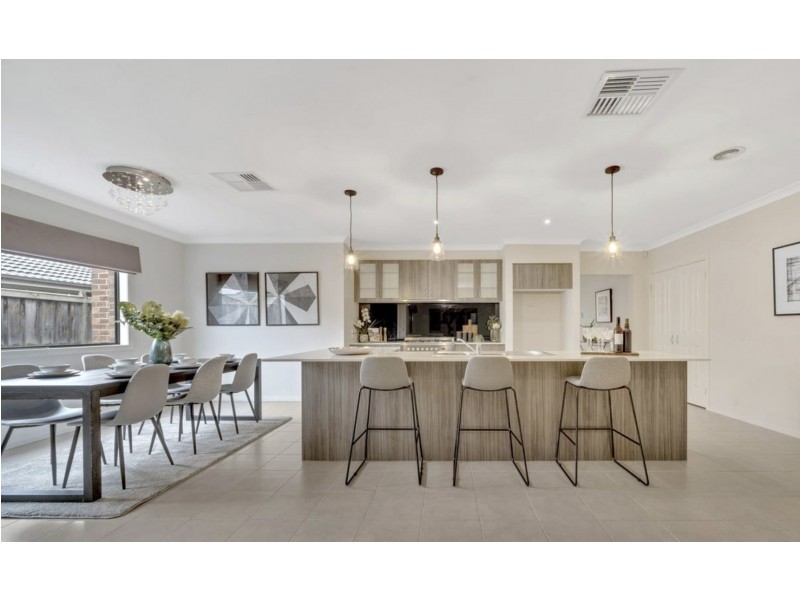 5 Rammer Way, Cranbourne East VIC 3977