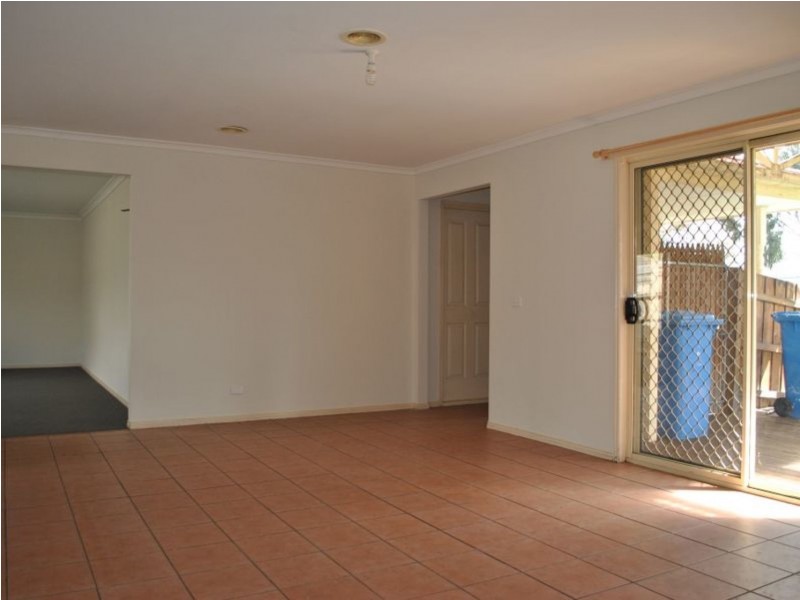 15 Strabane Way, Hampton Park VIC 3976