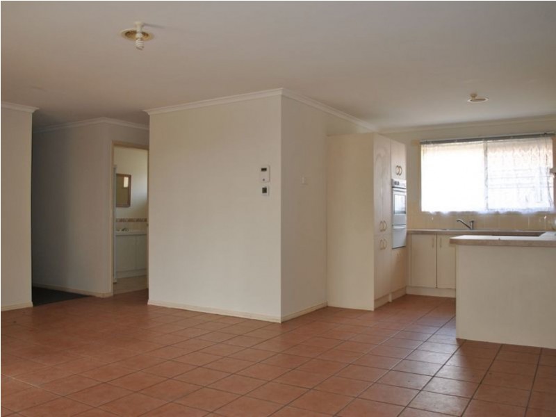 15 Strabane Way, Hampton Park VIC 3976