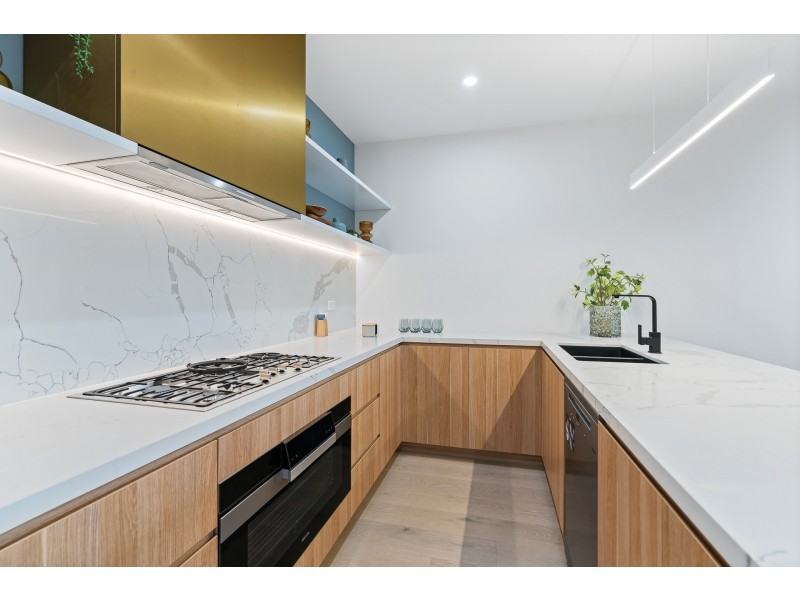 2/2 Montgomery Avenue, Mount Waverley VIC 3149
