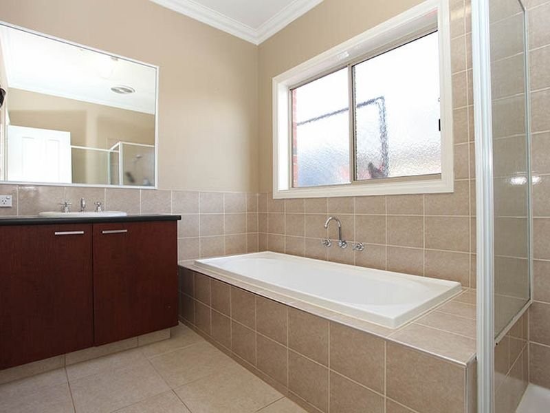 40 Springhill Drive, Cranbourne VIC 3977