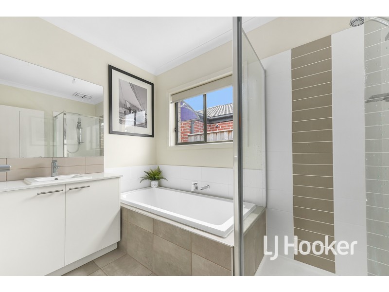 66 Highmount Drive, Hampton Park VIC 3976