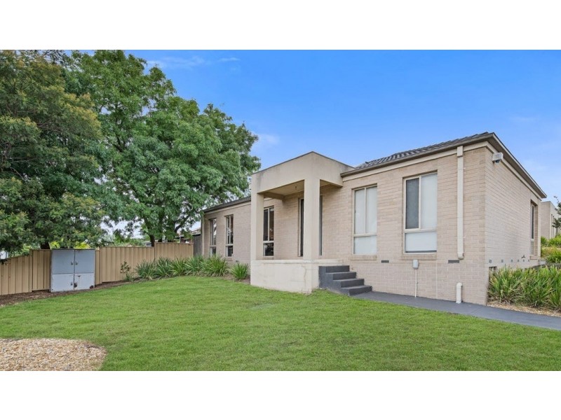 1/284 Pound Road, Hampton Park VIC 3976
