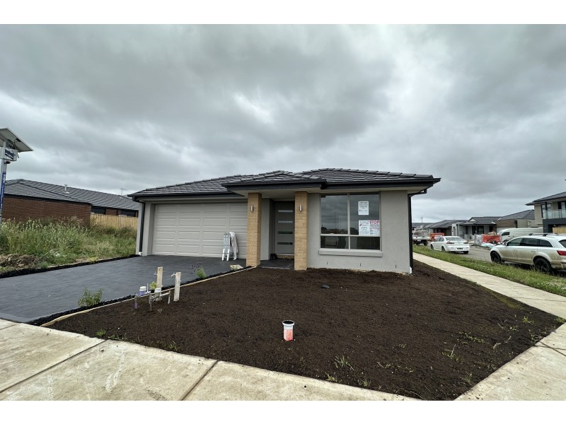 43 Guineas Street, Cranbourne East VIC 3977